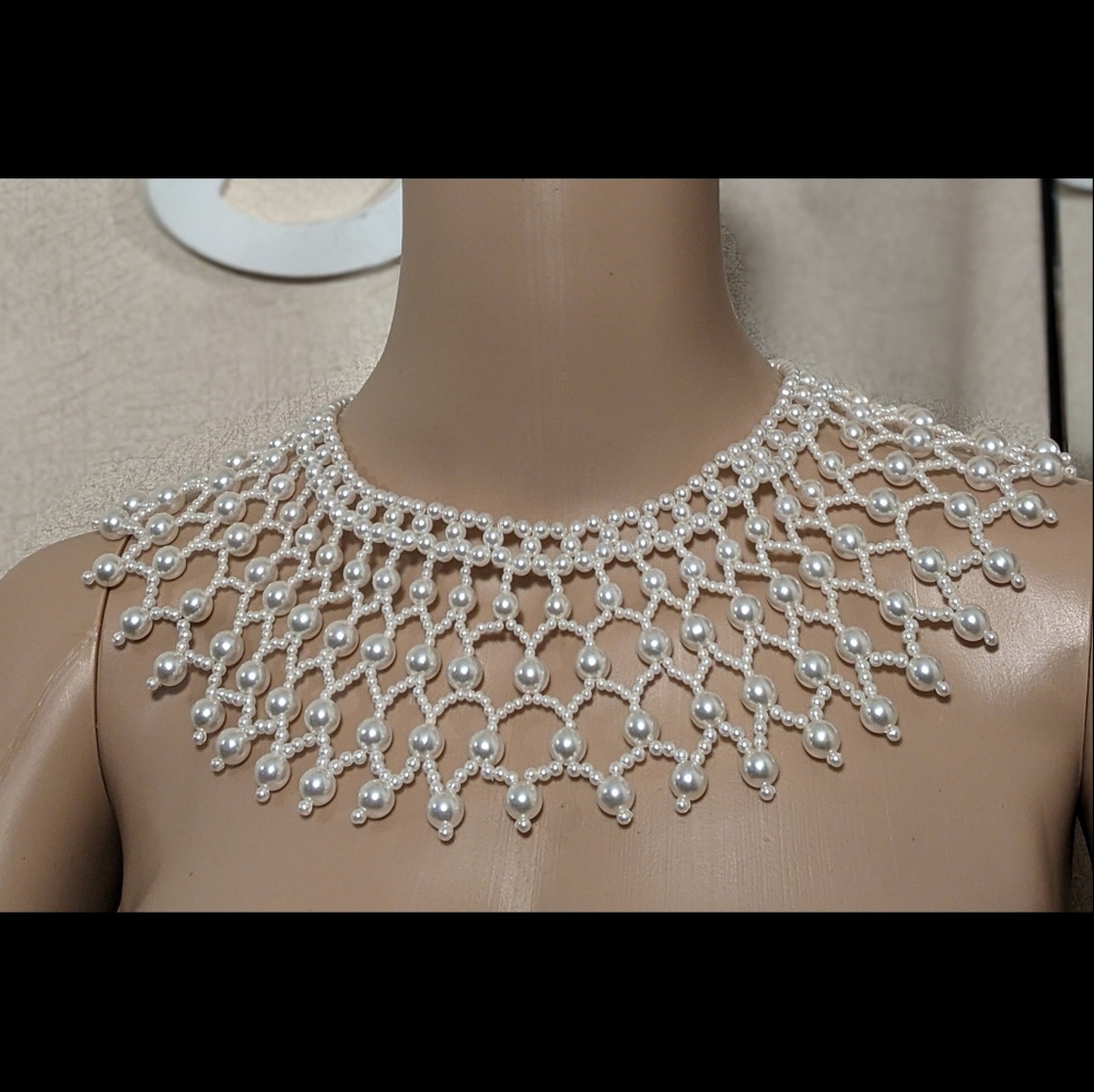 VINTAGE STYLE FAUX PEARL LAYERED NECKLACE BIB